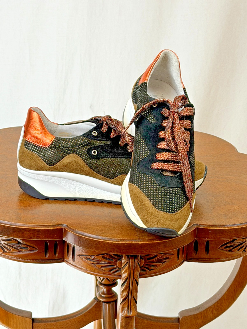 NIB Vaddia Casta Gold Metallic Mix Funky Retro European Tennis Shoe #0376 EU 37
